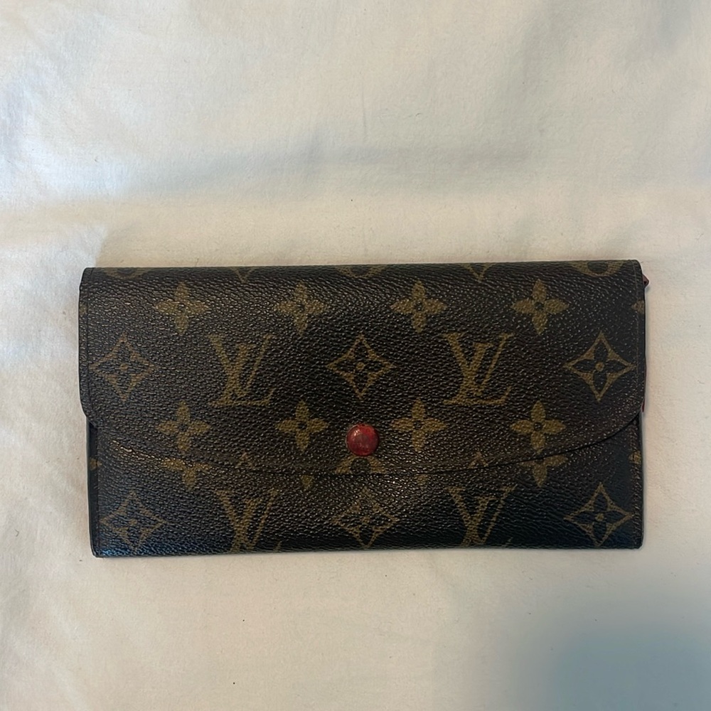 Louis Vuitton Emilie wallet in Fuchsia